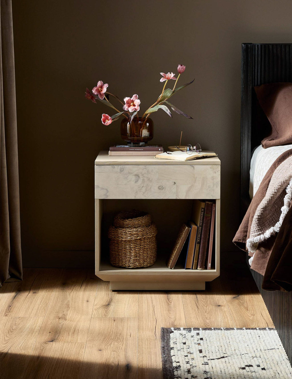 Moneo Nightstand